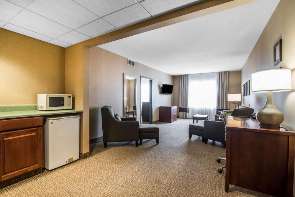 Quality Inn & Suites Image 10